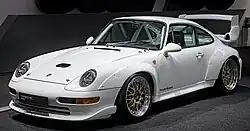 Porsche 911 GT2 mit serienmäßigen Kotflügelverbreiterungen