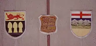 Markierung der Provinzgrenzen mitten durch Lloydminster, Kanada. Links Alberta, rechts Saskatchewan.