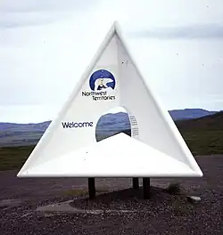 Willkommensschild North West Territories am Dempster Highway