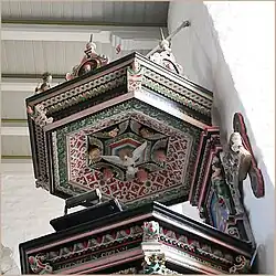 Schalldeckel mit dem Heiligen Geists als Taube