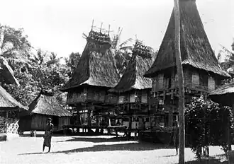 Hütten im typischen Stil der Fataluku (1967)