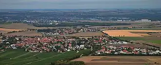Die Mainbernheimer Ebene bei Rödelsee-Fröhstockheim, im Vordergrund liegt Rödelsee, das bereits zum Schwanbergvorland gehört