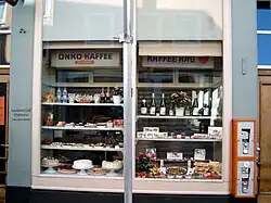 Fassade und Auslage, 2003