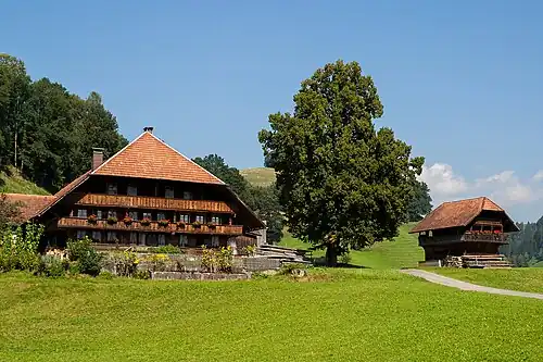 Bauernhof «im Lehn» mit Kornspeicher in Bärau