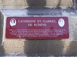 Gedenktafel am Palais de Rumine für Catherine de Rumine (1818–1867) und ihren Sohn Gabriel de Rumine (1841–1871)