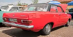 Heck der zweitürigen Limousine