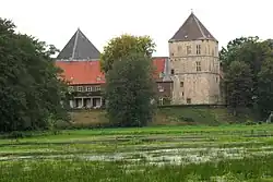 Wohnturm (rechts) von Schloss Rheda, Nordrhein-Westfalen