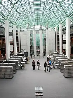 Innenansicht der Universitätsbibliothek Warschau