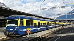 BOB ABt 8 421 im Wintersaison-Einsatz mit älterem Rollmaterial