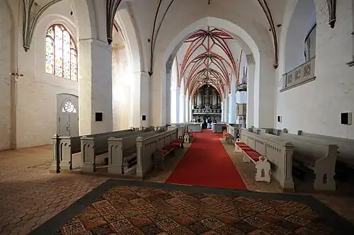 Blick aus dem asymmetrischen Chor nach Westen