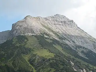Blick von der Plumsjochhütte auf den Vorgipfel