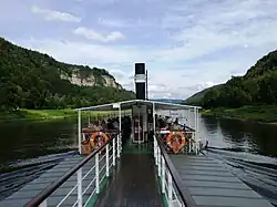 An Oberdeck der Pillnitz auf dem Weg nach Bad Schandau