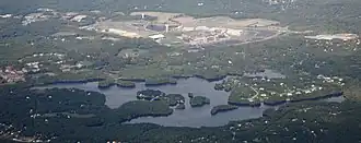 Neponset Reservoir mit Gillette Stadium im Hintergrund