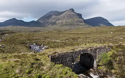 Der Bergstock des Quinags aus östlicher Richtung von der A894 road