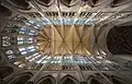 Sechsteiliges Kreuzrippengewölbe im Chor der Kathedrale St. Pierre in Beauvais, nach Einsturz durch Verdopplung der Säulenzahl aus einem vierteiligen entwickelt.