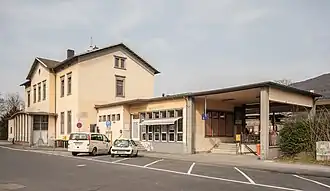 Empfangsgebäude mit Bahnsteigzugang, Ansicht 2013