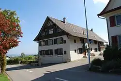 Geschützes Wohnhaus an der Carl-Haselbach-Strasse in Bissegg