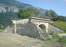 Teilweise abgetragene alte Bestands­strecke, östlich von Stans