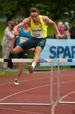 Patryk Dobek (hier als Hürdenläufer) – ausgeschieden als Sechster des sechsten&nbsp;Vorlaufs