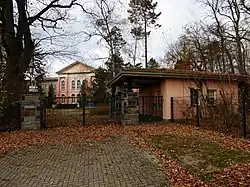 Haupteingang zum Sanatorium Waldsieversdorf