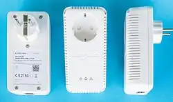 dLAN 200 AVplus-Adapter von Devolo mit Steckdosendurchschleifung und bis zu 200&nbsp;Mbit/s Übertragungsrate