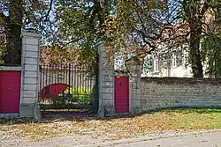 Eingang zum Schloss Amblans