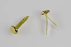 Typische Muster­klam­mer – Rund­kopf­klammer – galvani­siert