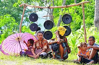 Hängende Gongs in Banafi