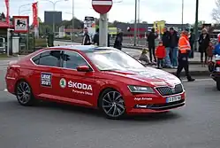 Škoda Superb III beim Radrennen Liège-Bastogne-Liège 2017