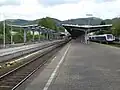 Blick auf die Bahnsteige in Bad Harzburg, Mai 2017. Der Bahnsteig 5/6 wird erneuert. Rechts Triebwagen von Erixx.