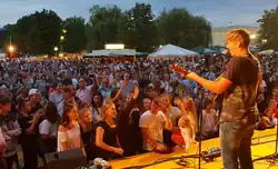 Nachwuchstalent Phil Siedenburg (Voice Kids) aus Salem, beim Schloßseefest 2018