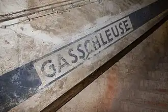 Gasschleuse, Panierschulhaus