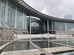 Große Glaskugel in Form eines Eis