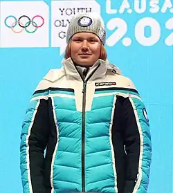 Rosa Pohjolainen an der Medaillenzeremonie im Teamwettkampf, Olympische Jugend-Winterspiele 2020