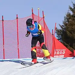 Noa Spoelders beim Team-Ski-Snowboard-Cross-Wettkampf