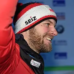 Sammer bei der Siegerehrung beim 2er-Bob der Männer bei den Bob- und Skeleton-Weltmeisterschaften 2020 in Altenberg