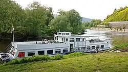 Fahrgastschiff Weserstein am Schiffsanleger des Unteren Tanzwerders