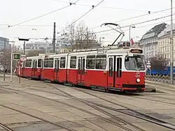 Die Wiener Straßenbahnwagen der Type E2 basieren auf dem DÜWAG-Typ Mannheim