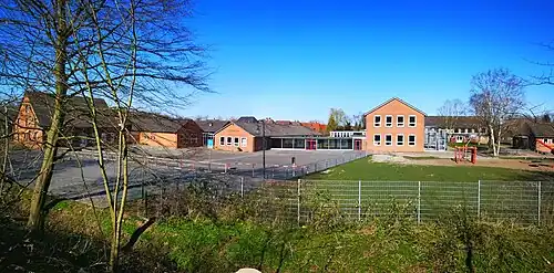Boy-Lornsen-Grundschule (Hofansicht)