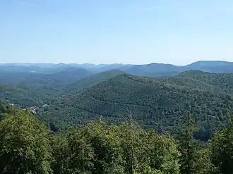 Großer Humberg unmittelbar hinter dem Kappelstein im Vordergrund, links Nothweiler