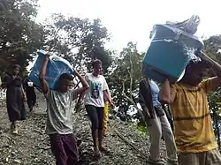 Die Wahlurnen wurden zum Teil zu Fuß zu den Wahllokalen gebracht