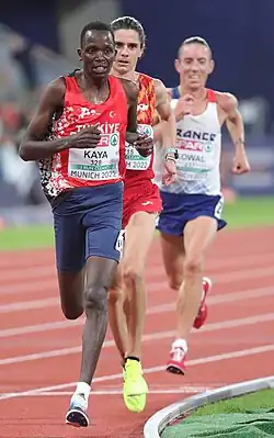 Aras Kaya (rotes Trikot) – Platz&nbsp;sechzehn