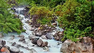 Der Bee Mutin Manas, der „weiße, warme Fluss“