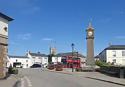 Uhrenturm im Zentrum
