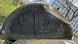 Aus den Wolken säende Hand und von der Sonne beschienene Ähren