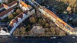 Luftaufnahme des dreieckigen Takuplatzes