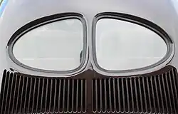 Detailaufnahme eines VW Brezelfensters