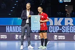 Petersen wird als Spielerin des Spiels geehrt (2025)