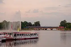 Der Zug bei der Ausfahrt aus Hamburg – mit drei Schlafwagen im Zug. (2025)