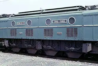 Blick auf den Mittelteil der 2D2 9108 mit den Buchli-Antrieben